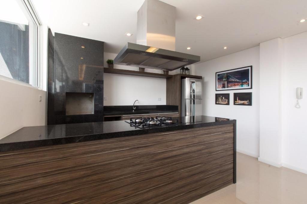 609-Apartamento Encantador, Com 1 Vaga De Garagem, Todo Mobiliado E Decorado, Edificio Com Academia, Lavanderia, Excelente Localizacao No Reboucas, Proximo Ao Batel E Centro Curitiba Exterior foto