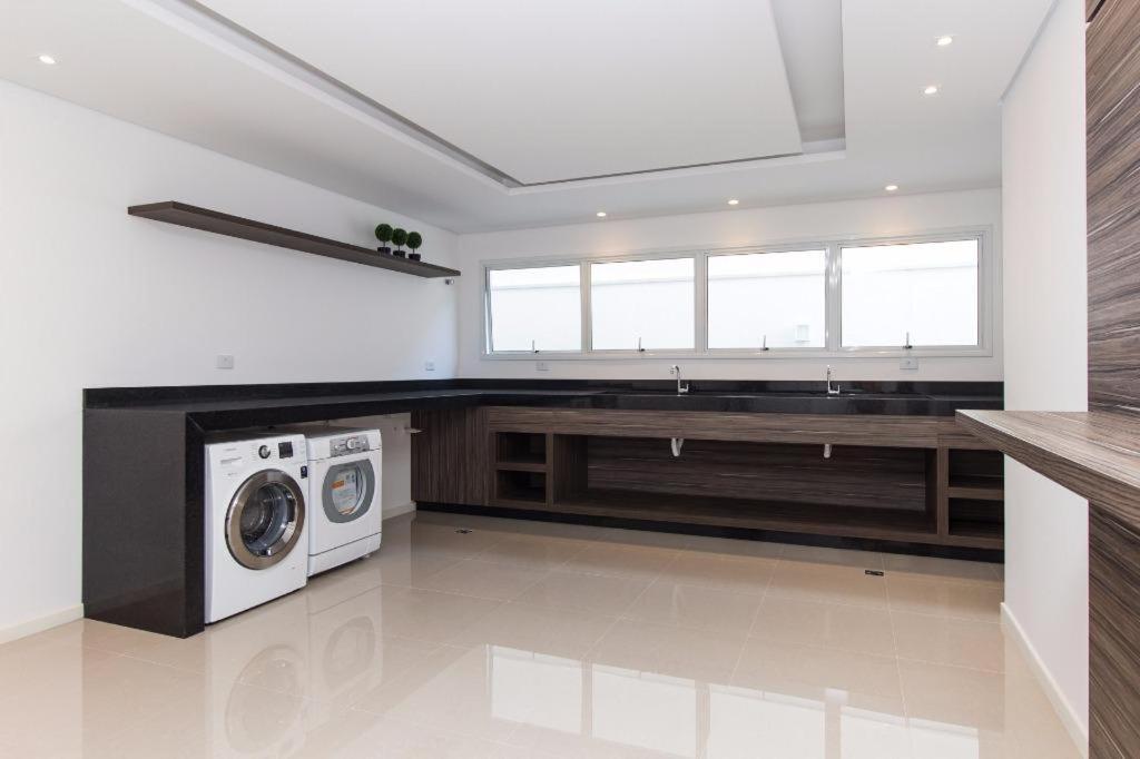 609-Apartamento Encantador, Com 1 Vaga De Garagem, Todo Mobiliado E Decorado, Edificio Com Academia, Lavanderia, Excelente Localizacao No Reboucas, Proximo Ao Batel E Centro Curitiba Exterior foto